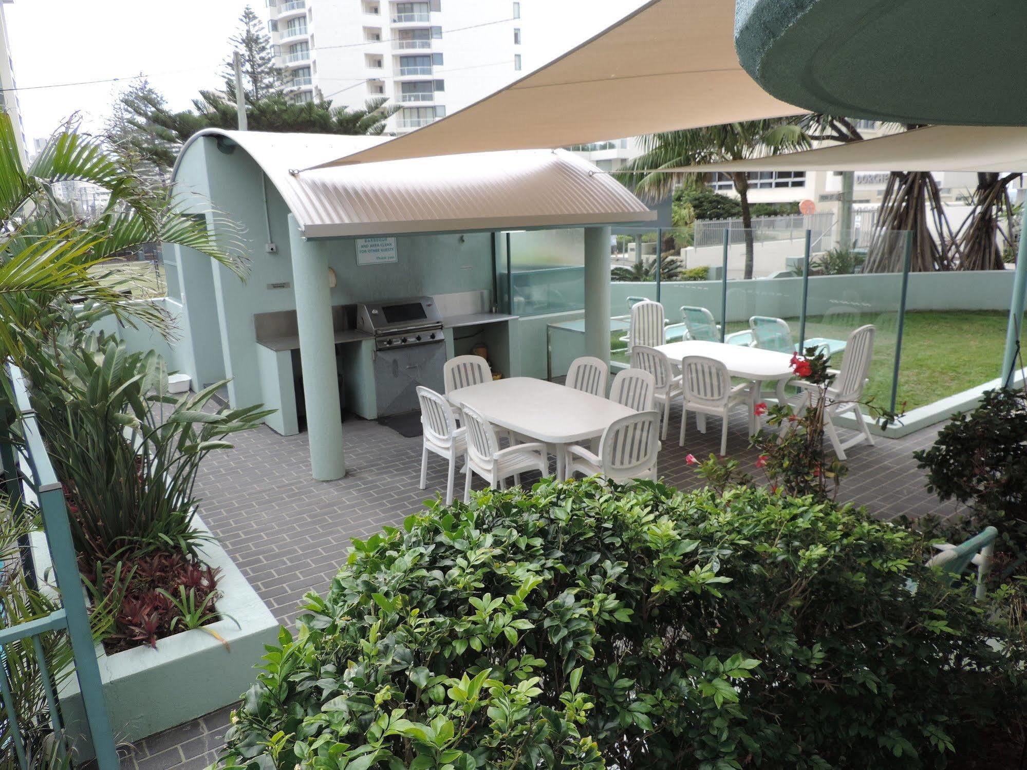 Emerald Sands Holiday Apartments Surfers Paradise Exterior foto